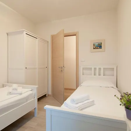 Flacher Sonnenaufgang By Interhome * Torri Del Benaco